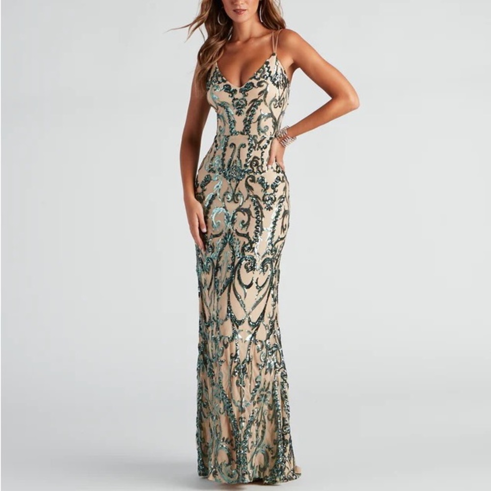 WINDSOR Natalie Sequin Scroll Formal Dress